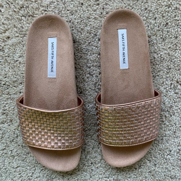 NWOT Women’s Saks Fifth Ave rose gold slides size 6.5 - Picture 2 of 6
